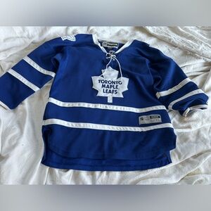 Reebok Toronto Maple Leafs youth hockey jersey. Size XL